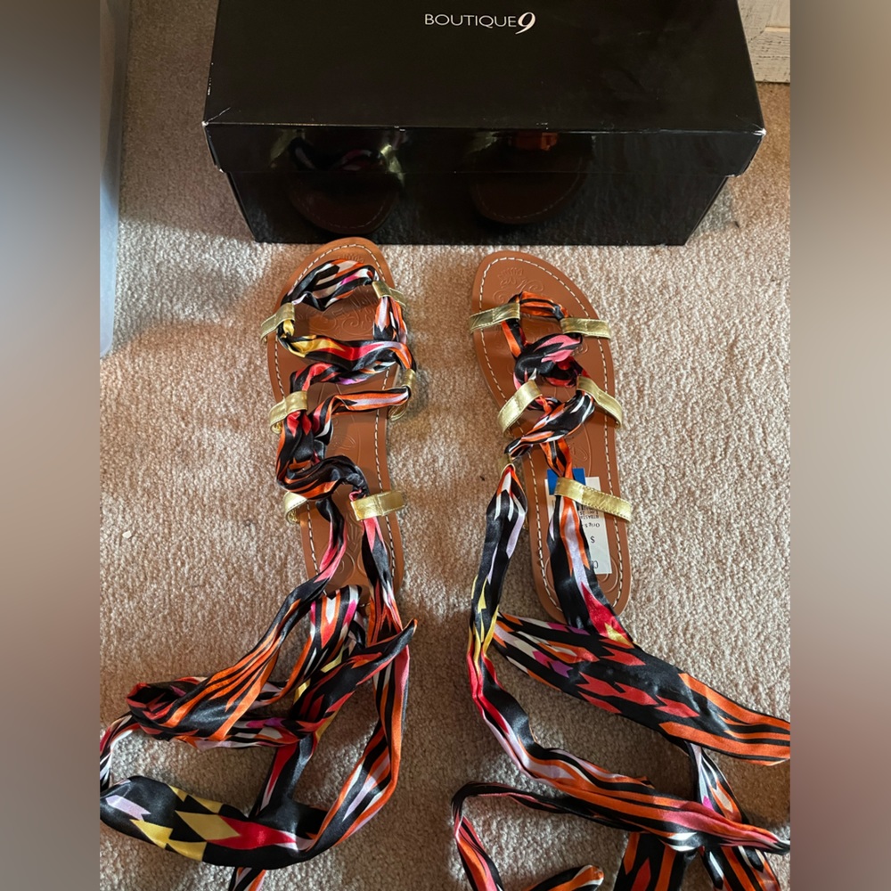 NIB New Boutique 9 Ribbon Tie Up Sandal